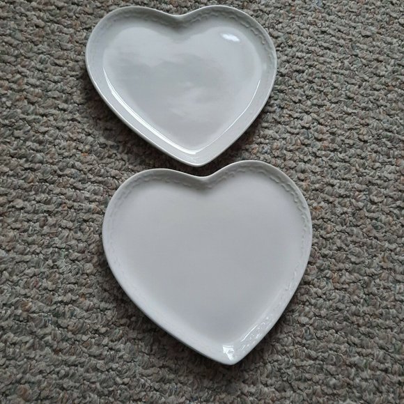 NOS the homemaker idea co set of 4 heart shaped ceramic plates. 2 green, 2 white - Picture 2 of 9